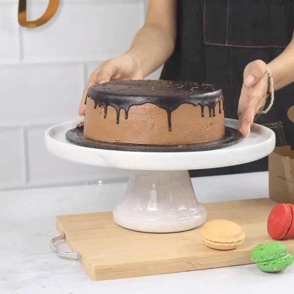Marble cake holder