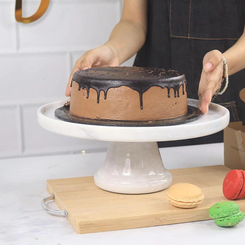 Marble cake holder