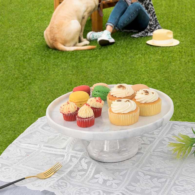 Marble cake holder